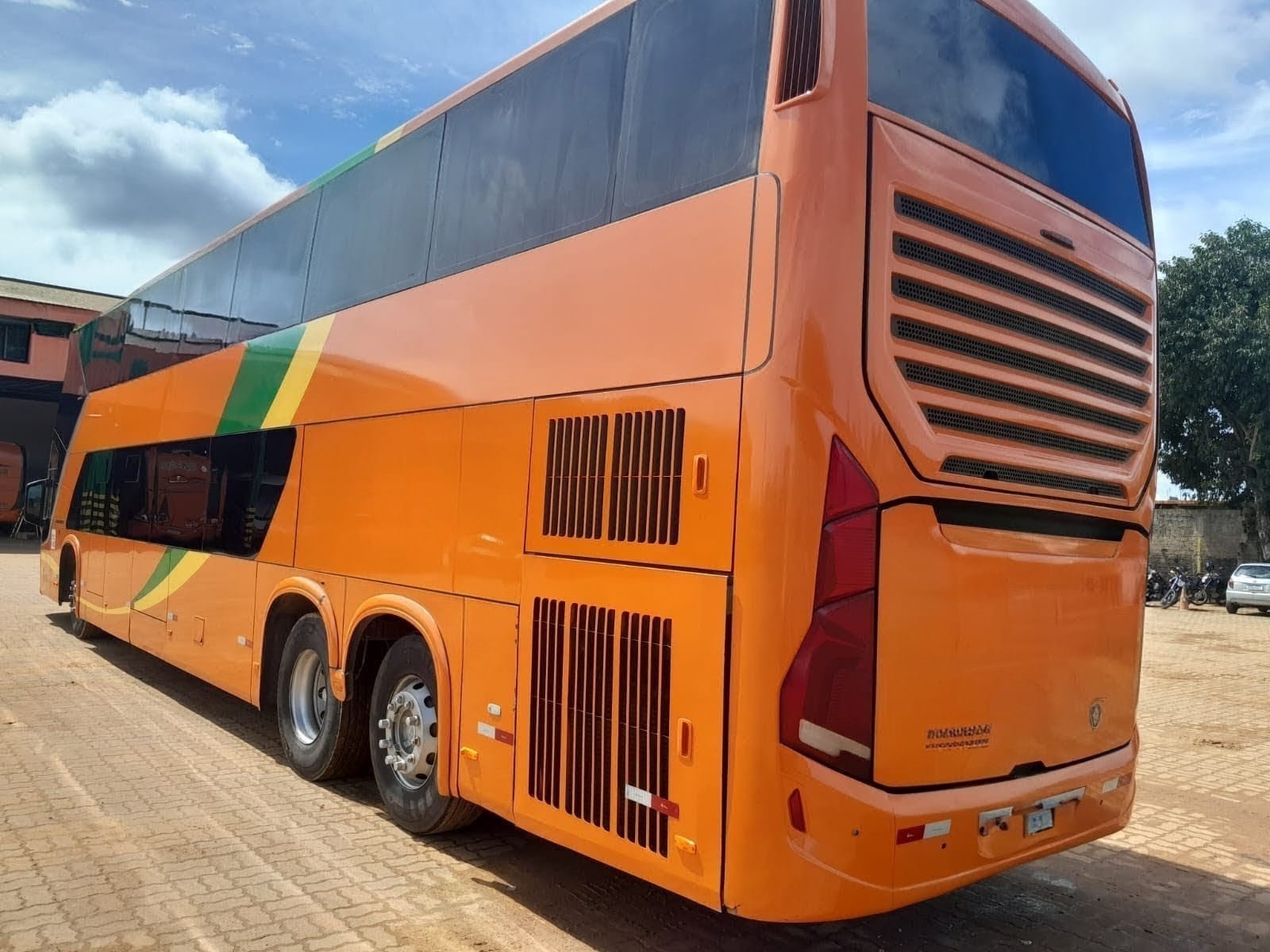 Foto 3 de Busscar VISSTA BUSS DD / Scania K400