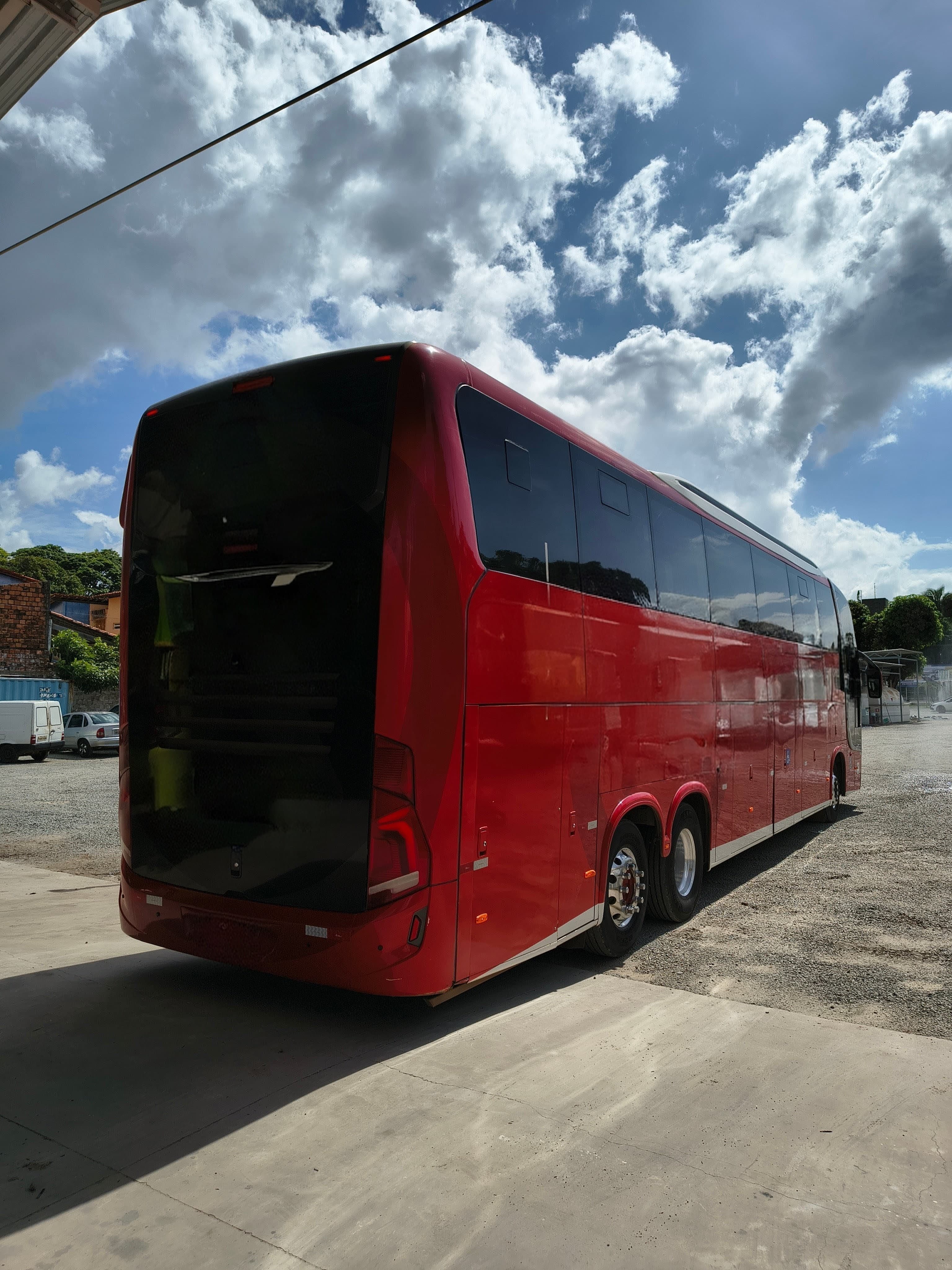 Foto 1 de Busscar VISSTA BUSS 400 / Scania K370