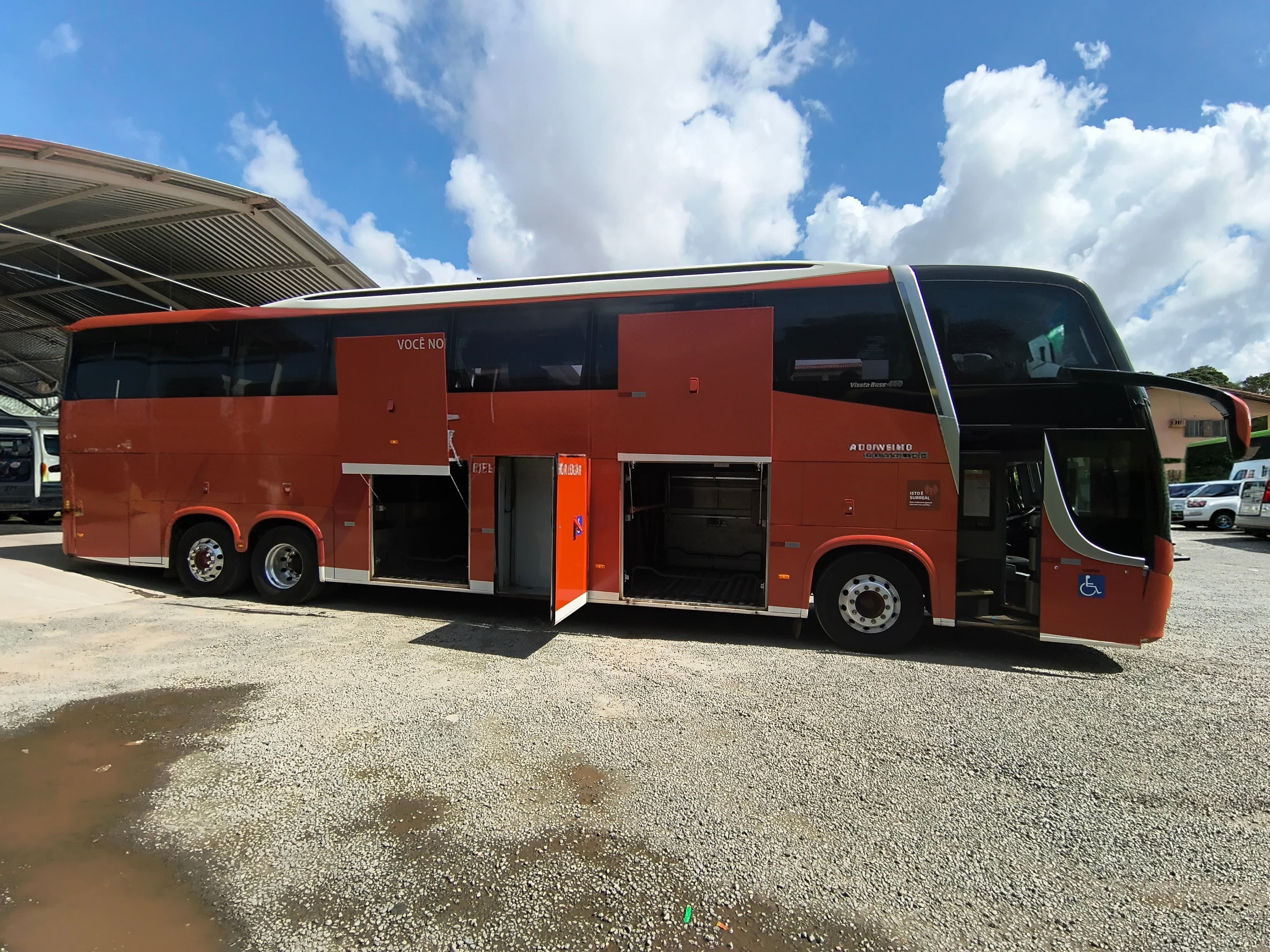 Foto 2 de Busscar VISSTA BUSS 400 / Scania K370