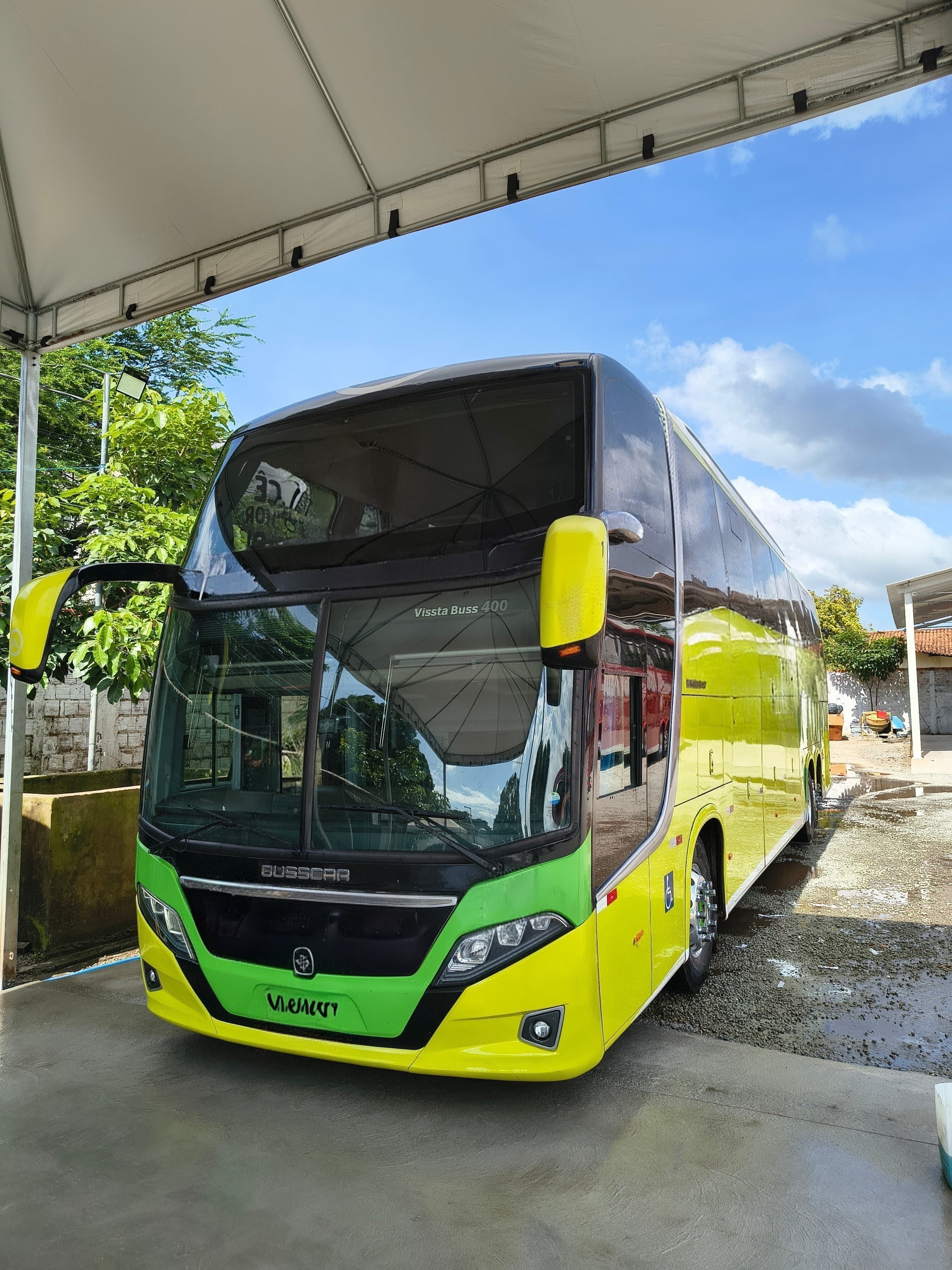 Foto 1 de Busscar VISSTA BUSS 400 / Scania K370