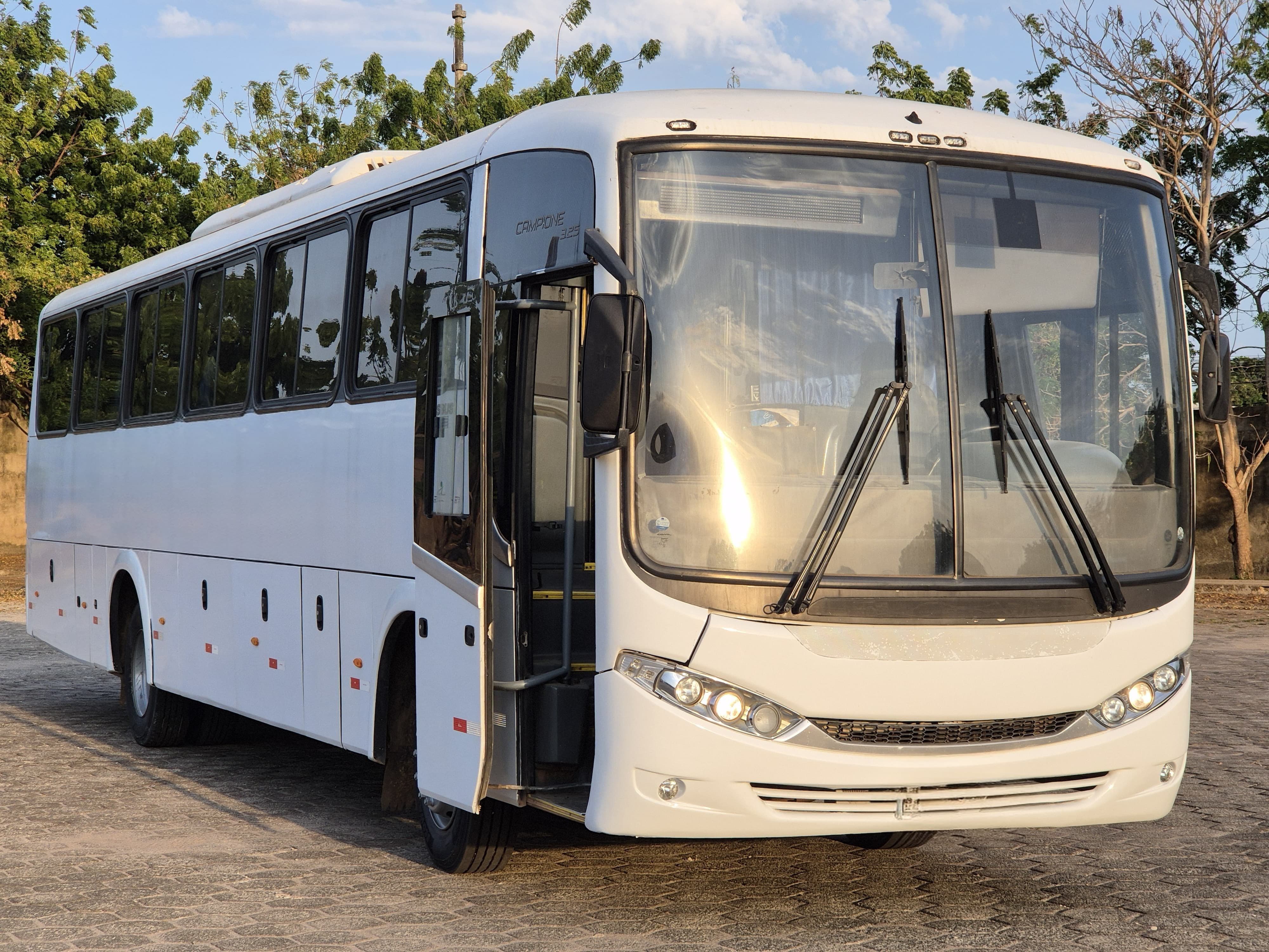 Capa do Comil CAMPIONE 3.25 / Volkswagen 17.230