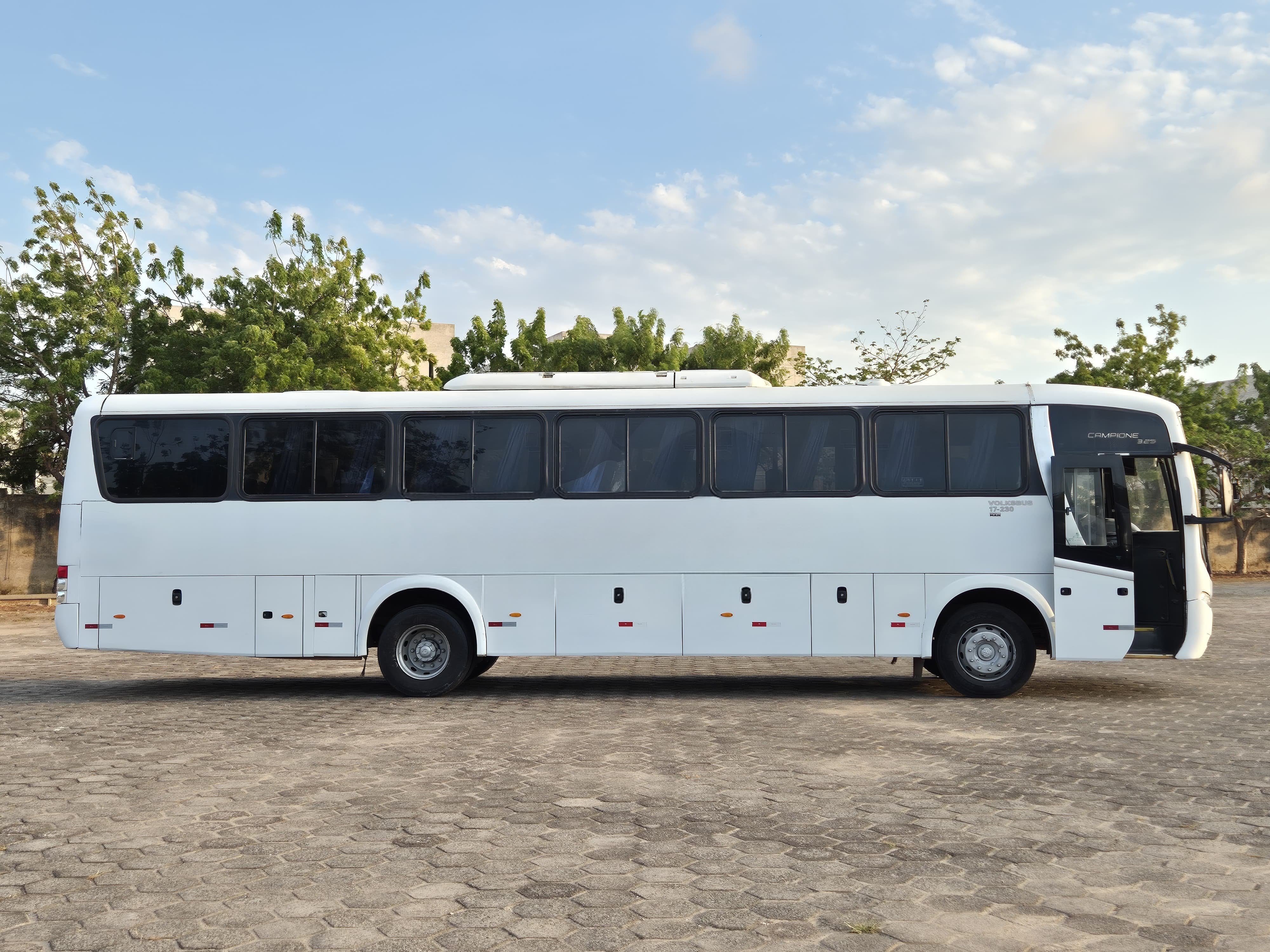 Foto 1 de Comil CAMPIONE 3.25 / Volkswagen 17.230