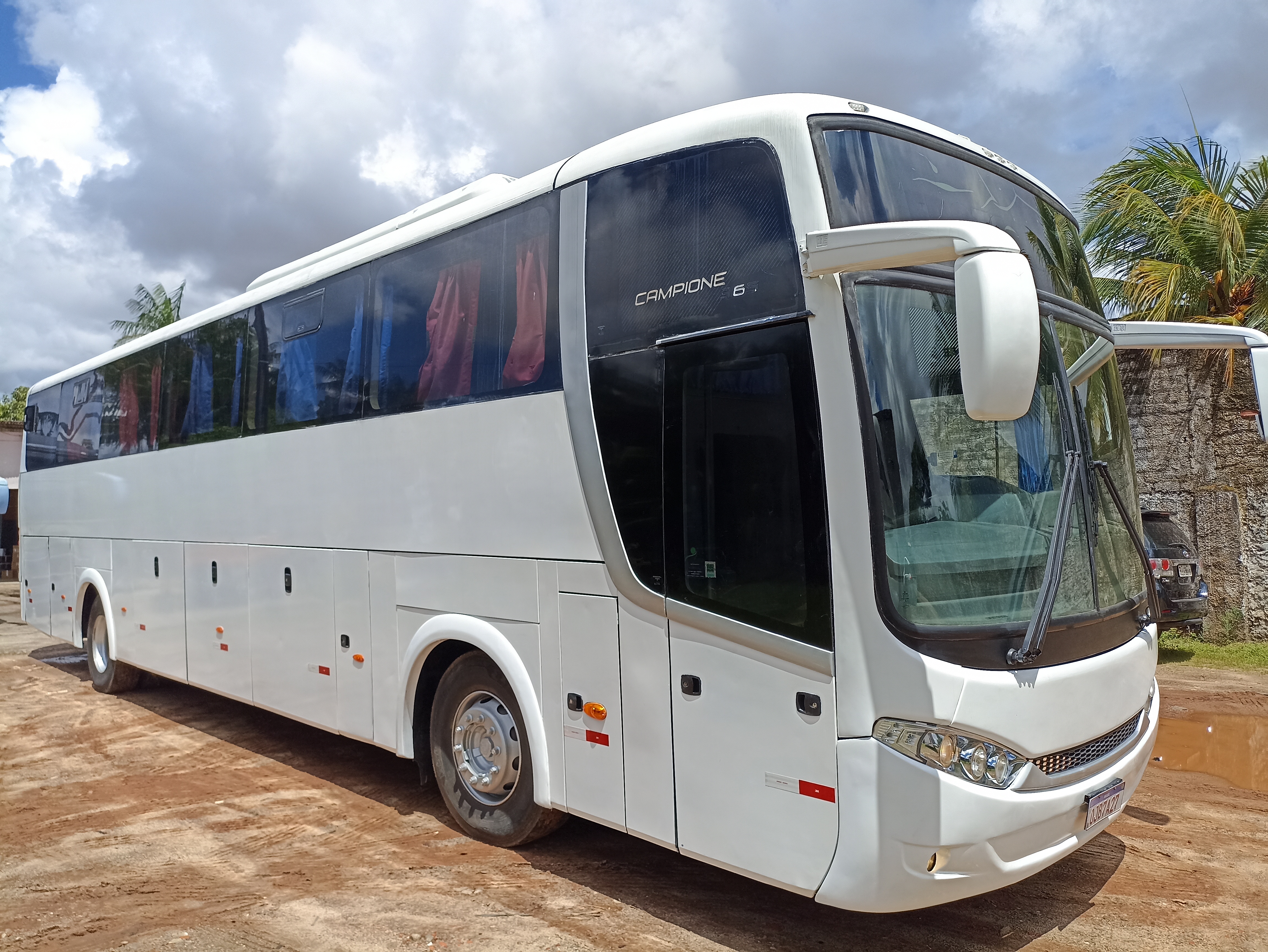 Capa do Comil CAMPIONE 3.65 / Scania Scania - K360