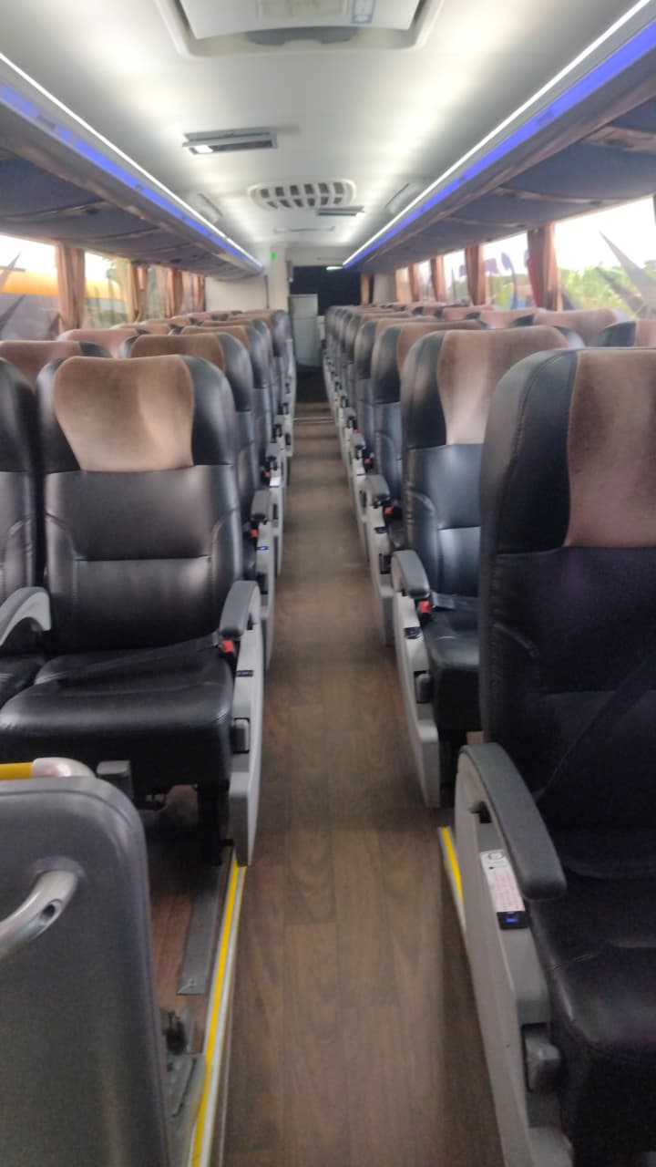 Foto 1 de Comil CAMPIONE HD / Volvo B420