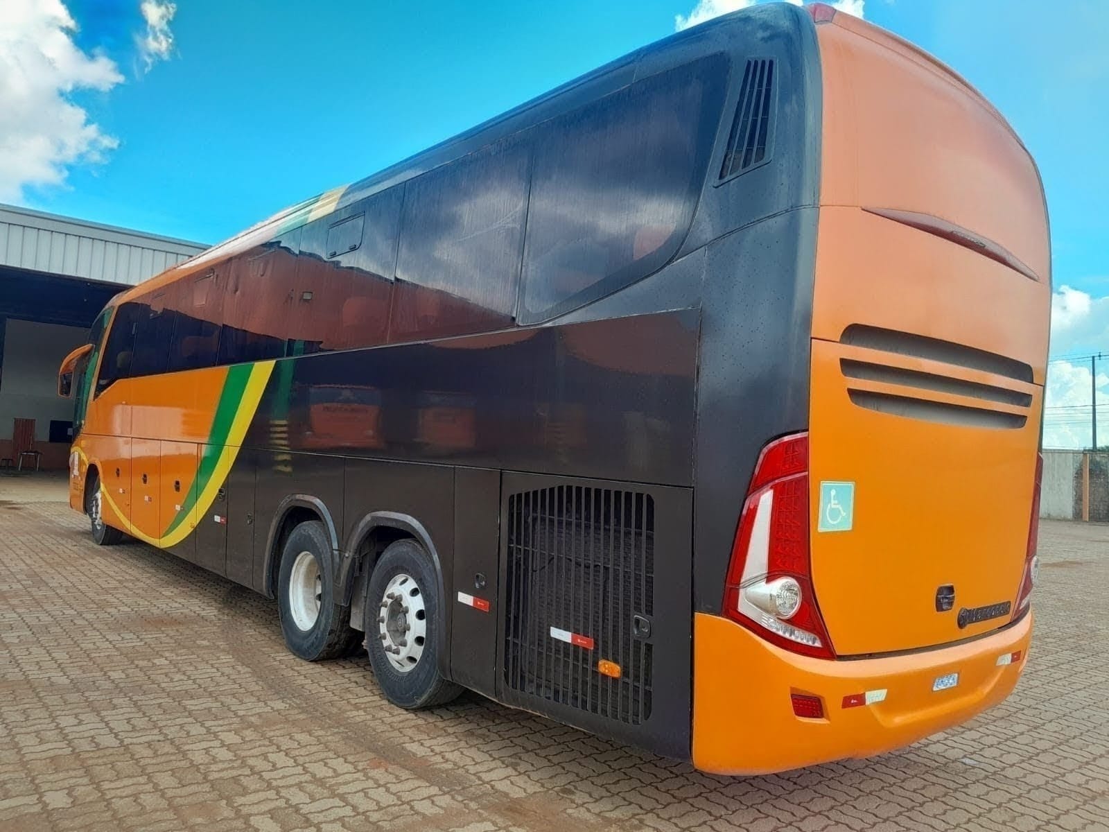 Foto 2 de Marcopolo Paradiso G7 1200 / Volvo B420